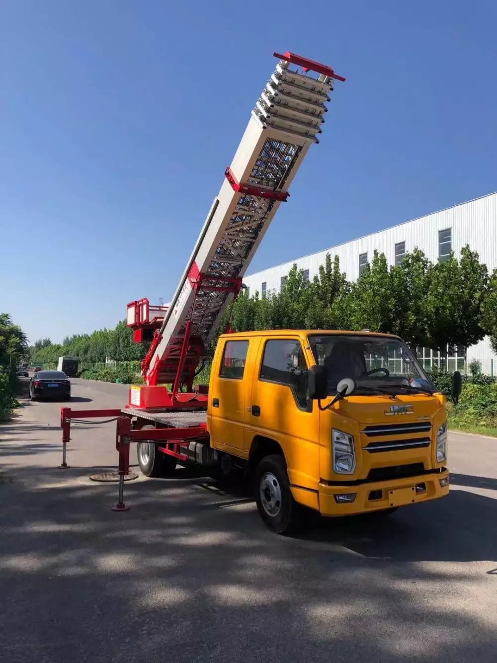 武义县附近的云梯车出租服务：轻松解决高空作业需求